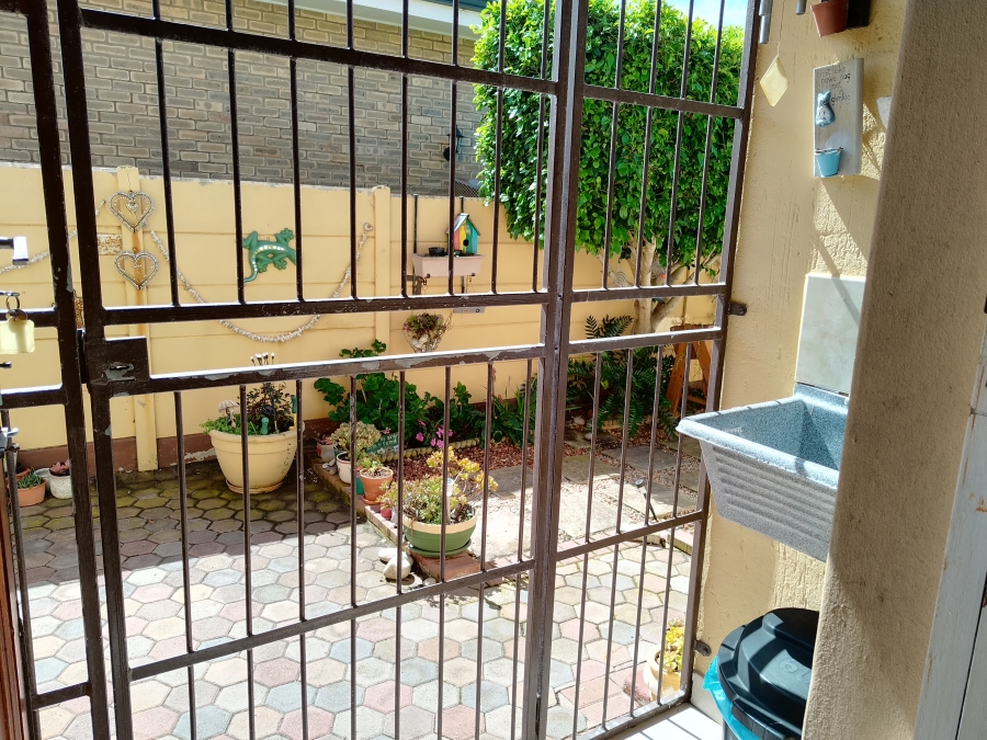 2 Bedroom Property for Sale in Reebok Western Cape
